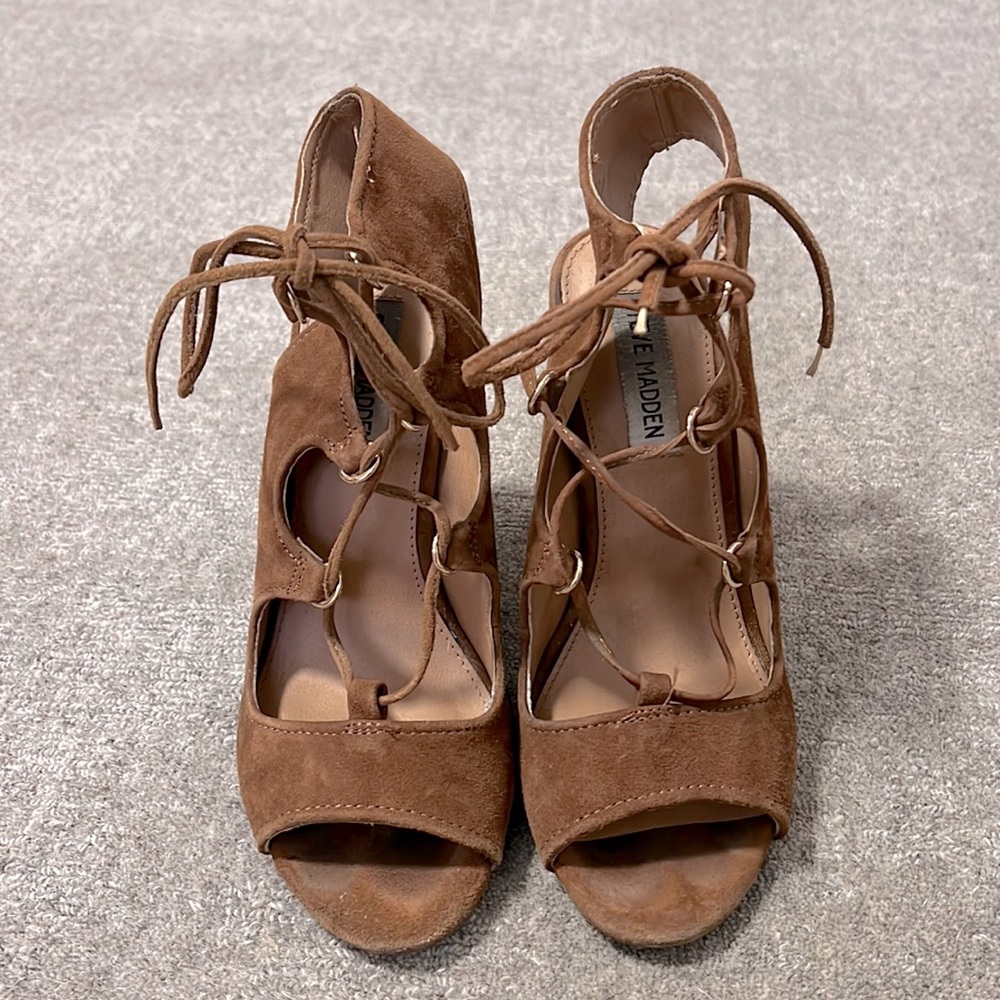 Steve Madden Camel Color Aryah Size 6.5M